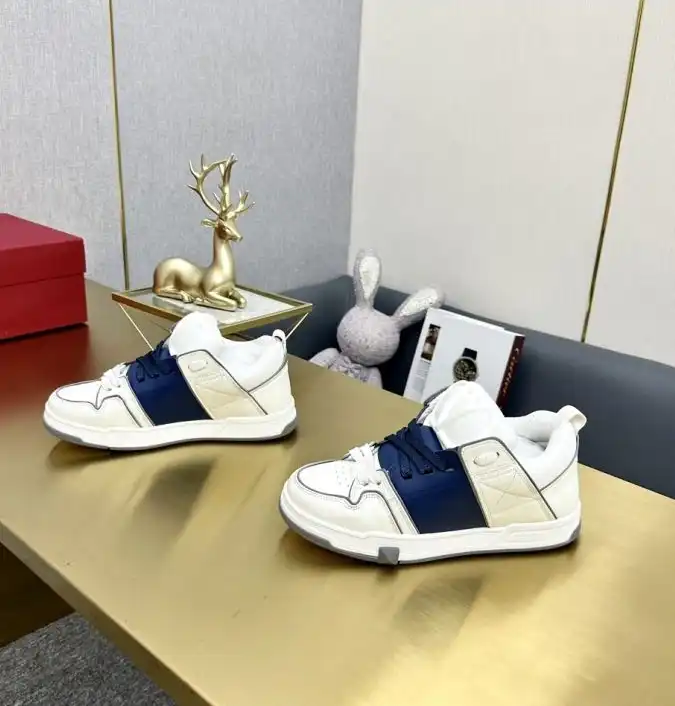 hype Valentino Sneakers