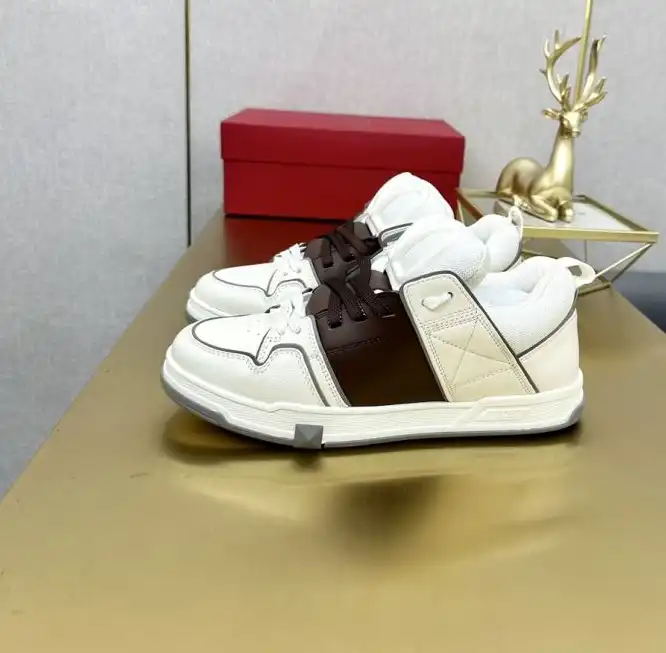 hype Valentino Sneakers