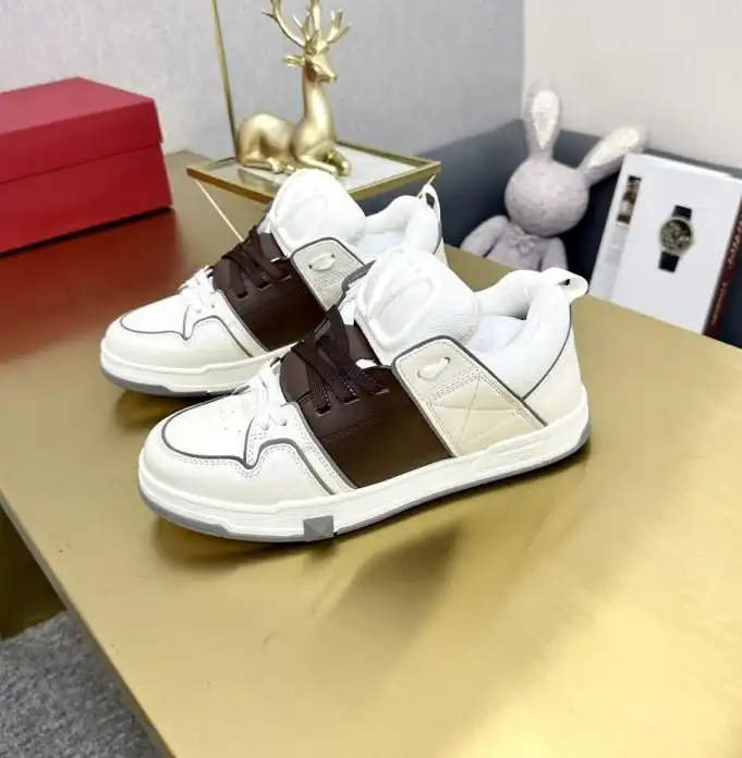 hype Valentino Sneakers