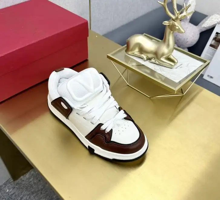 hype Valentino Sneakers