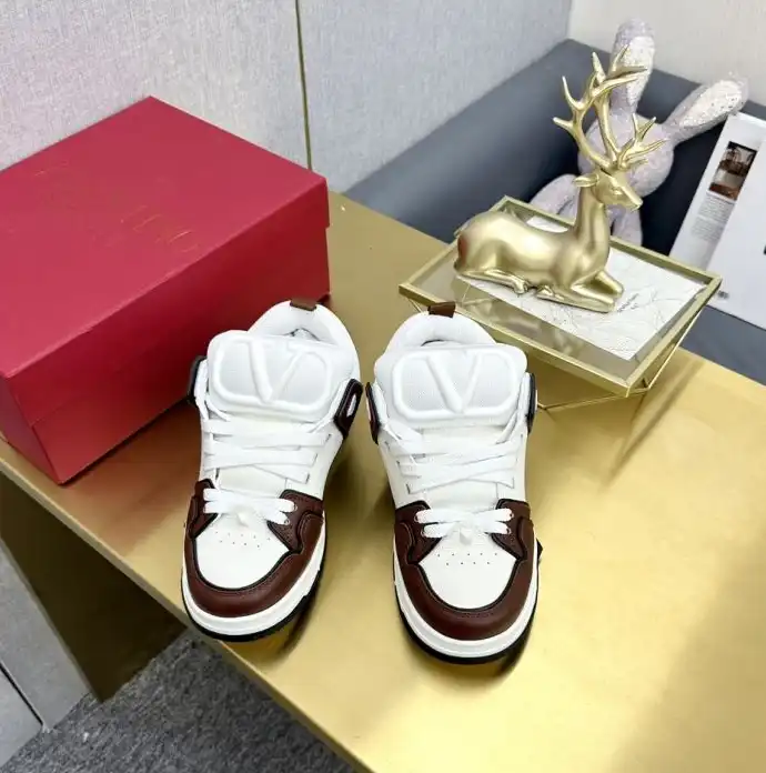 hype Valentino Sneakers