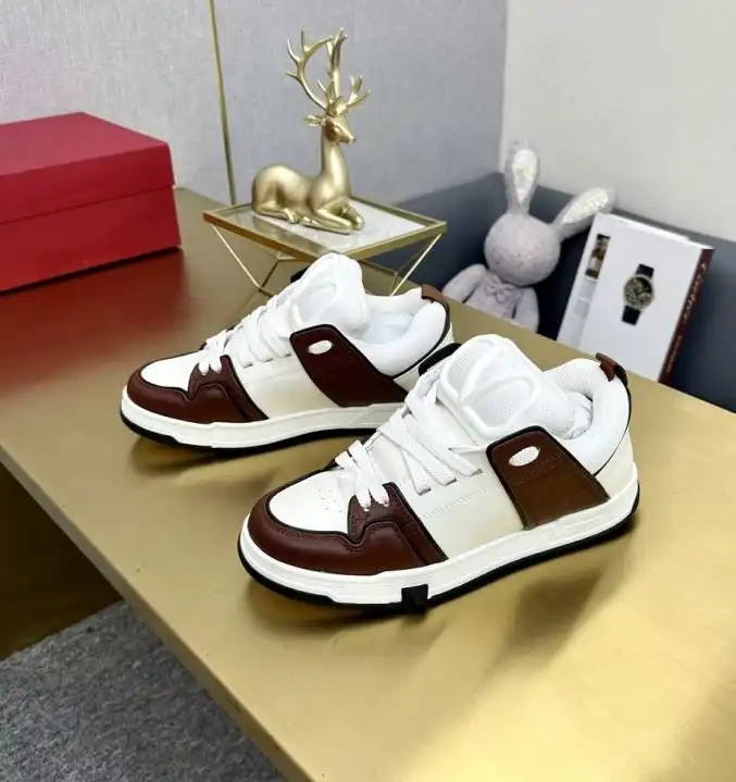 hype Valentino Sneakers