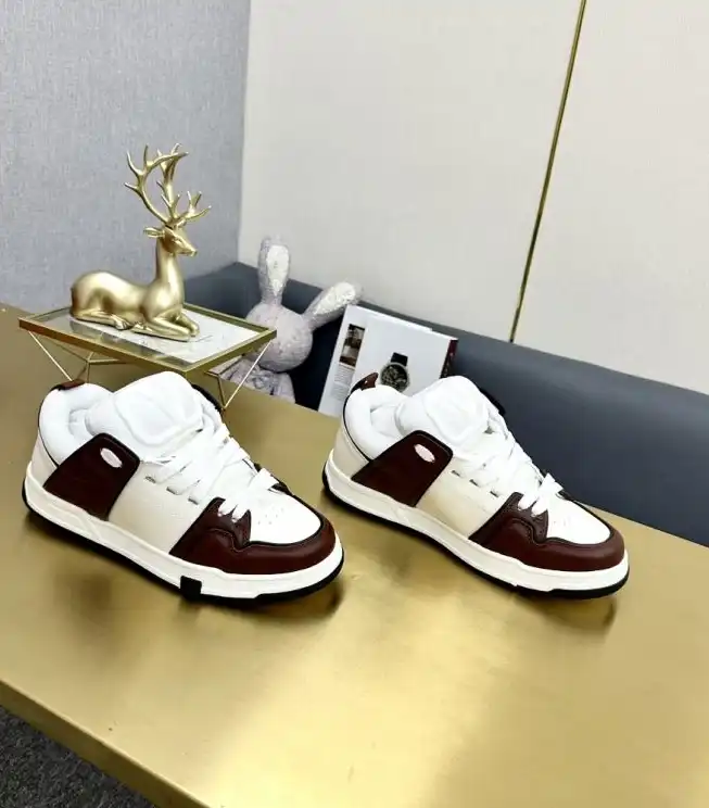 hype Valentino Sneakers