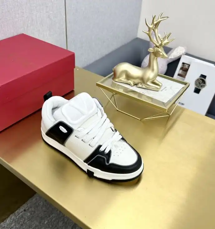 hype Valentino Sneakers