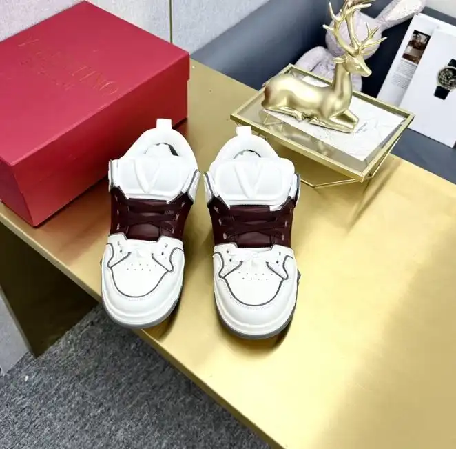 hype Valentino Sneakers