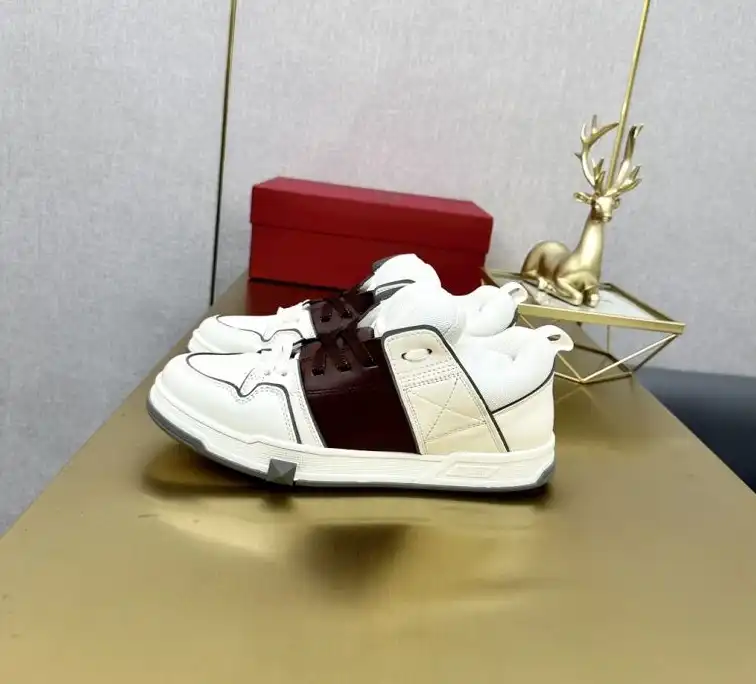 hype Valentino Sneakers