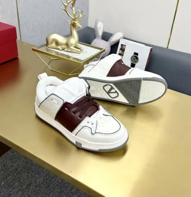 hype Valentino Sneakers