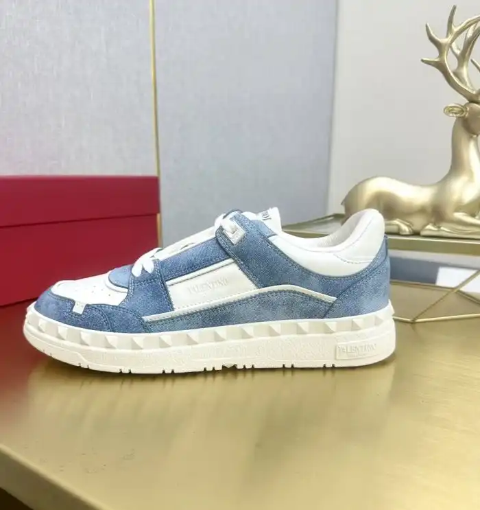 hype Valentino Sneakers