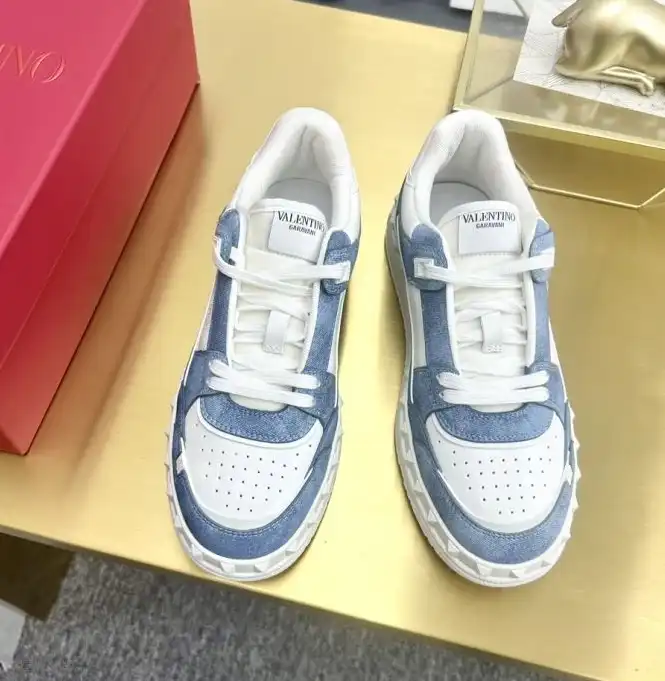 hype Valentino Sneakers