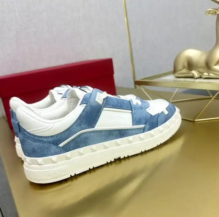 hype Valentino Sneakers