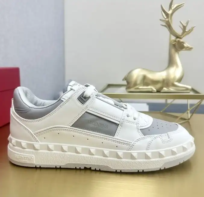 hype Valentino Sneakers