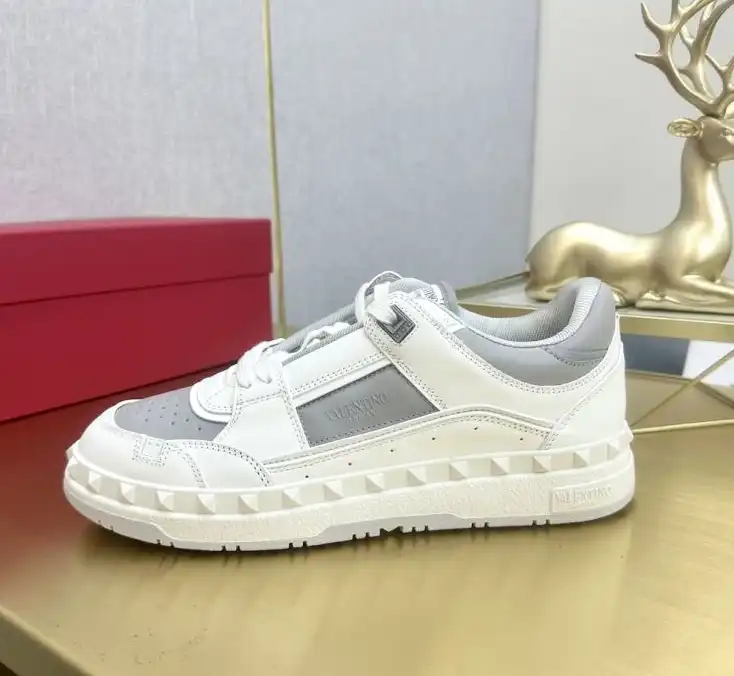 hype Valentino Sneakers