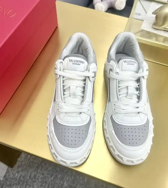 hype Valentino Sneakers