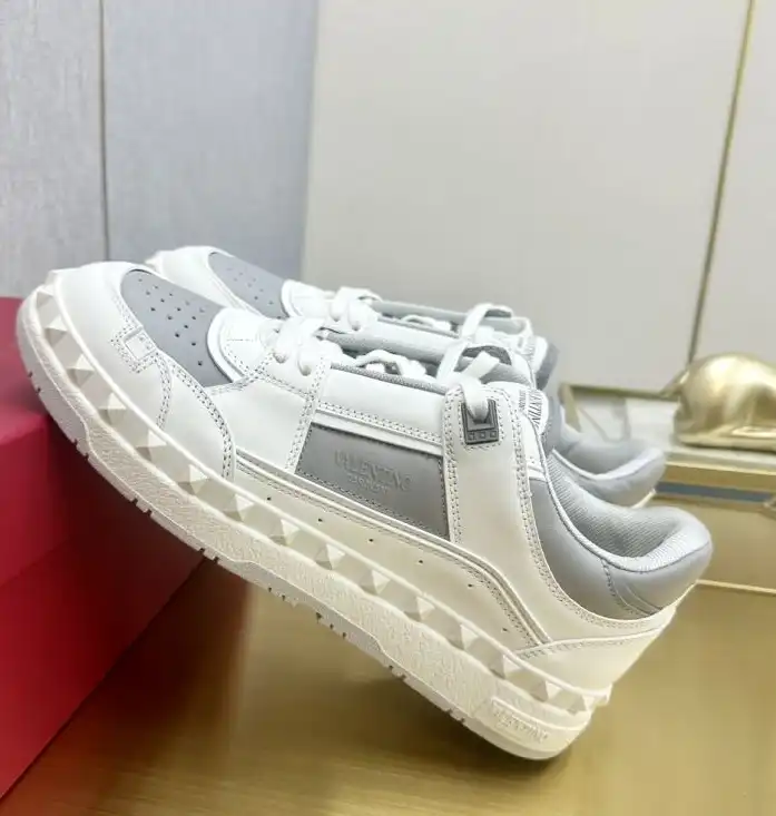 hype Valentino Sneakers