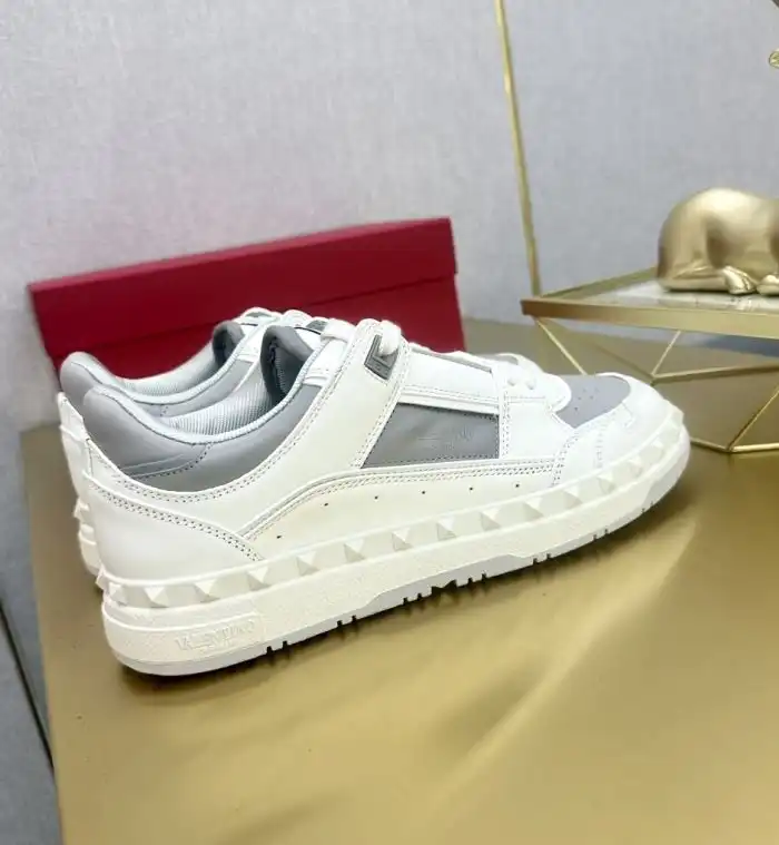 hype Valentino Sneakers