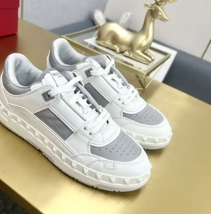 hype Valentino Sneakers