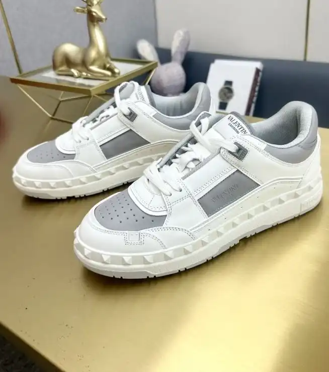 hype Valentino Sneakers