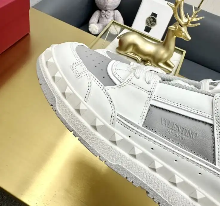 hype Valentino Sneakers