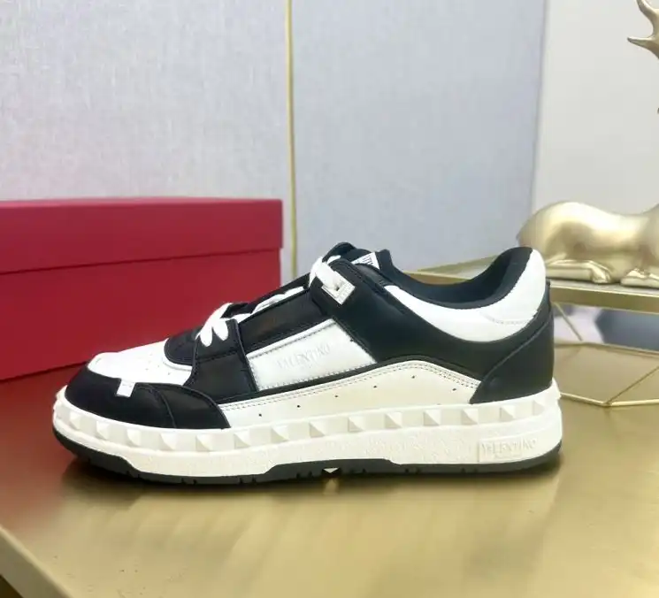 hype Valentino Sneakers