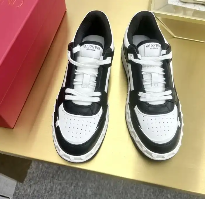 hype Valentino Sneakers