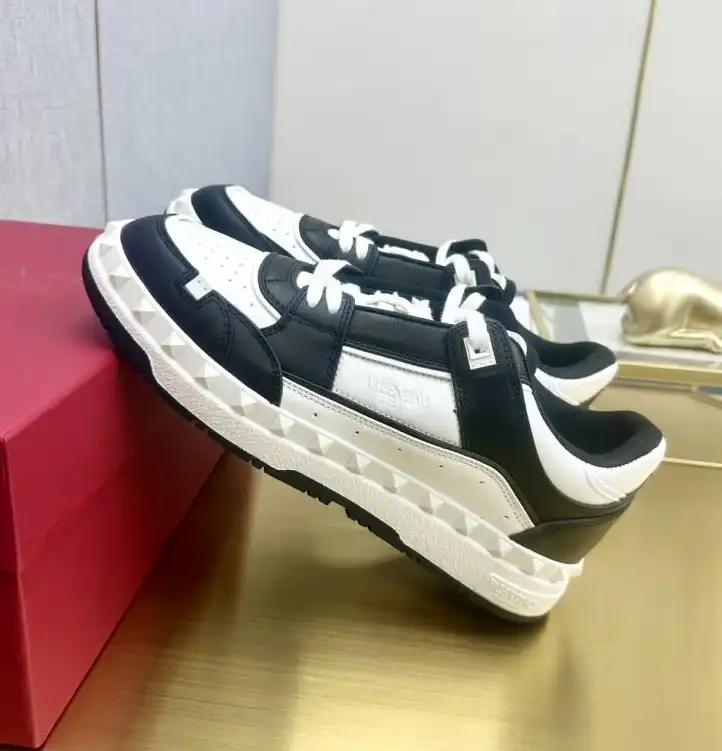 hype Valentino Sneakers