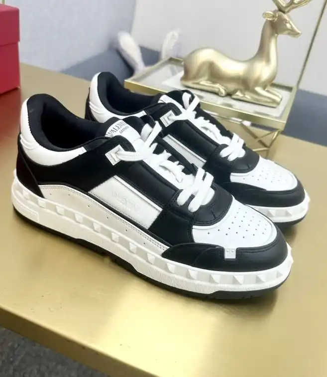 hype Valentino Sneakers