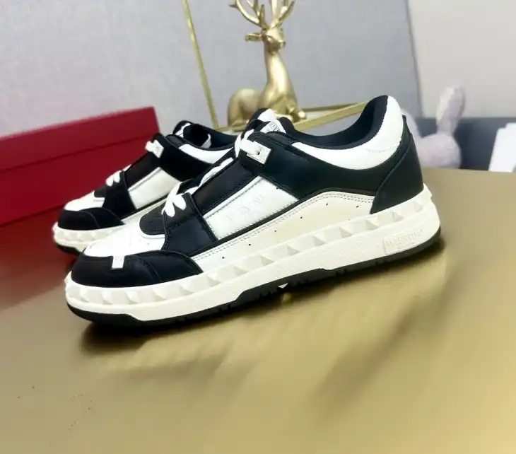 hype Valentino Sneakers