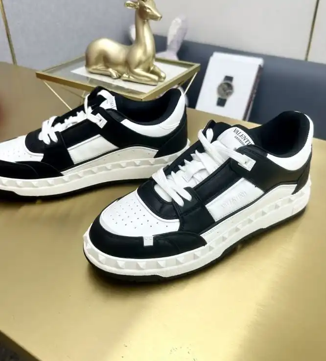 hype Valentino Sneakers