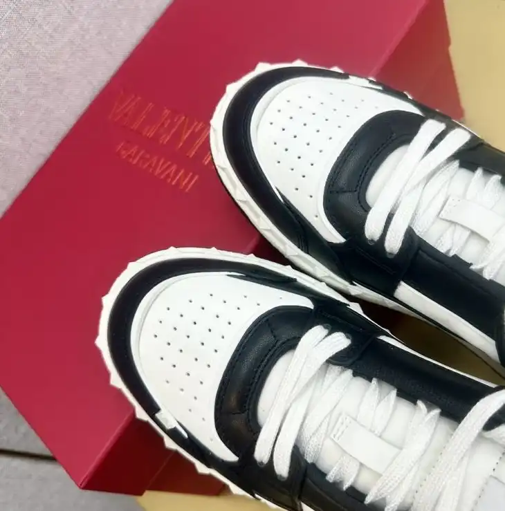 hype Valentino Sneakers