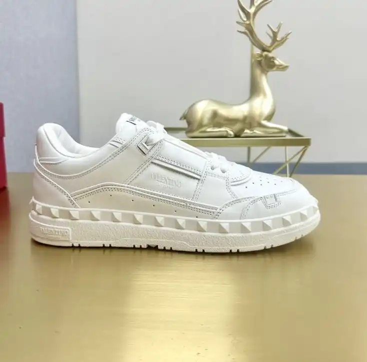 hype Valentino Sneakers