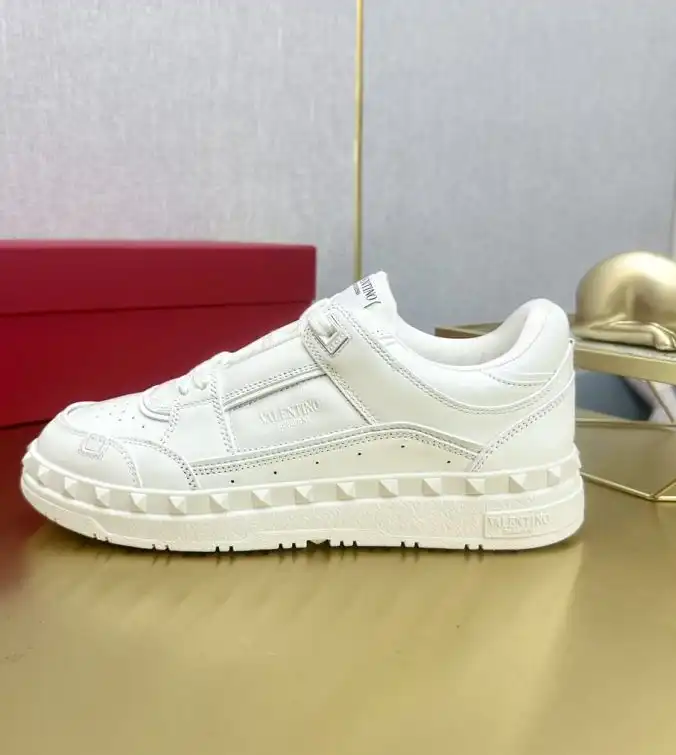 hype Valentino Sneakers