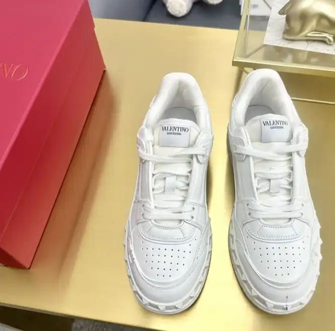 hype Valentino Sneakers