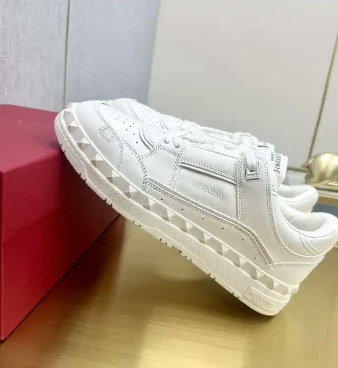 hype Valentino Sneakers