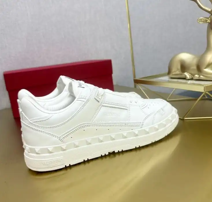 hype Valentino Sneakers