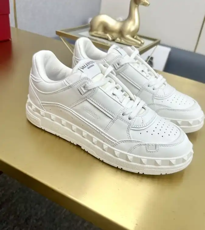 hype Valentino Sneakers