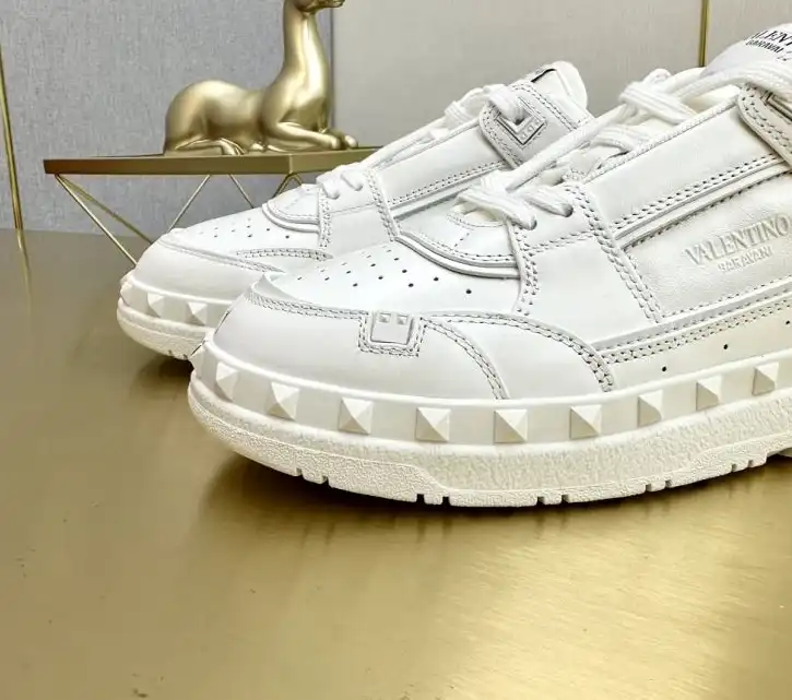 hype Valentino Sneakers