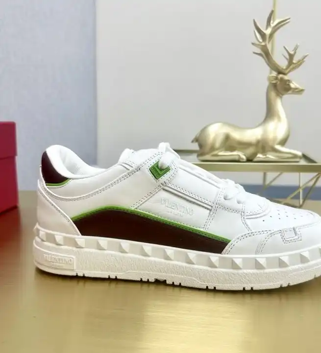 hype Valentino Sneakers