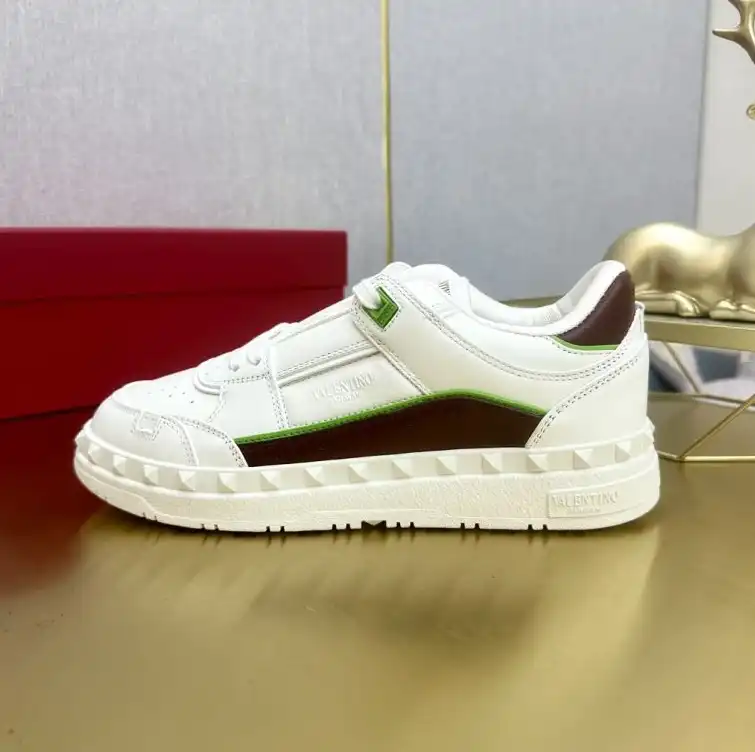 hype Valentino Sneakers