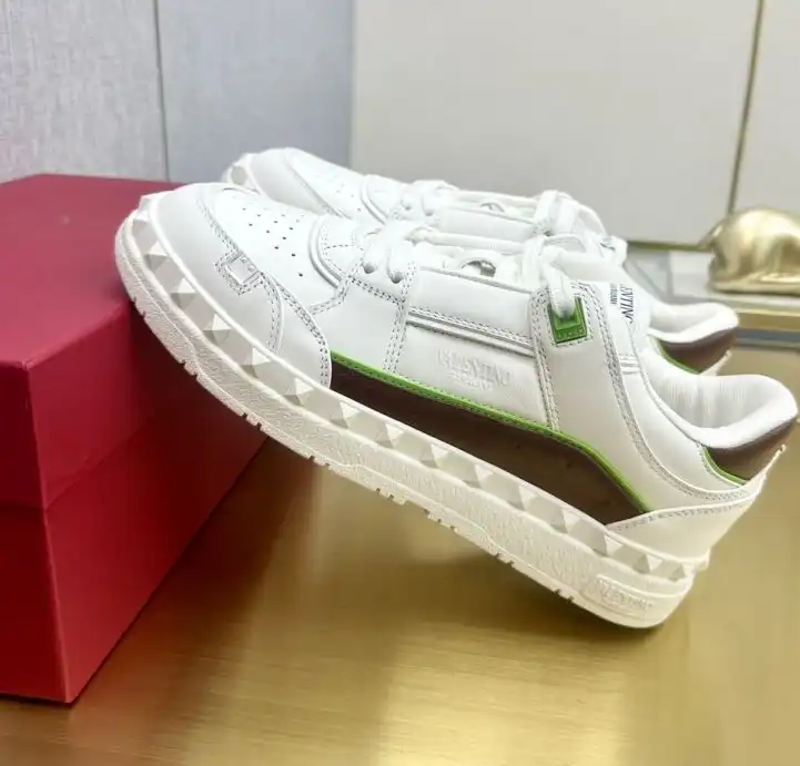 hype Valentino Sneakers