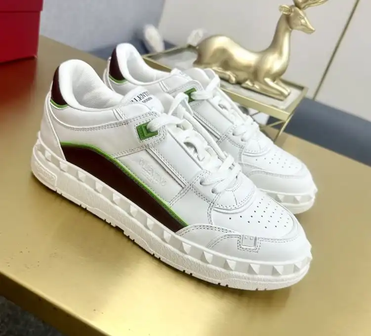 hype Valentino Sneakers