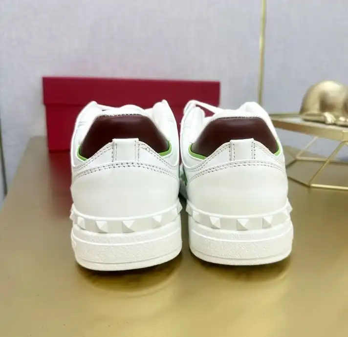 hype Valentino Sneakers