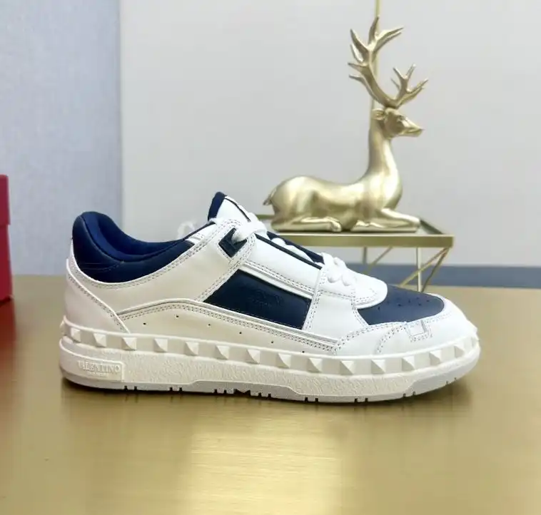 hype Valentino Sneakers