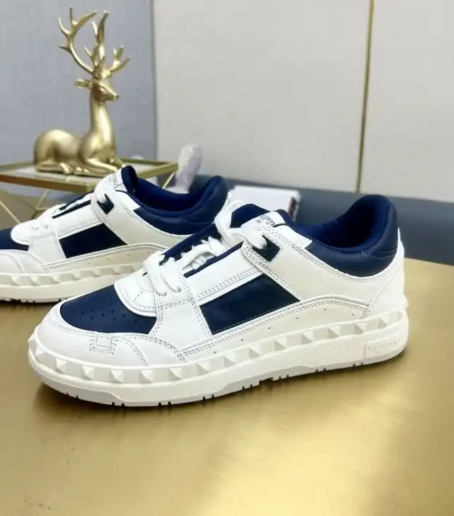 hype Valentino Sneakers