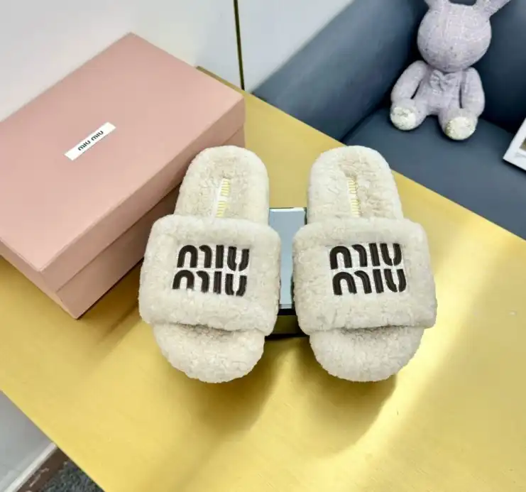 hype Miu Miu Slippers