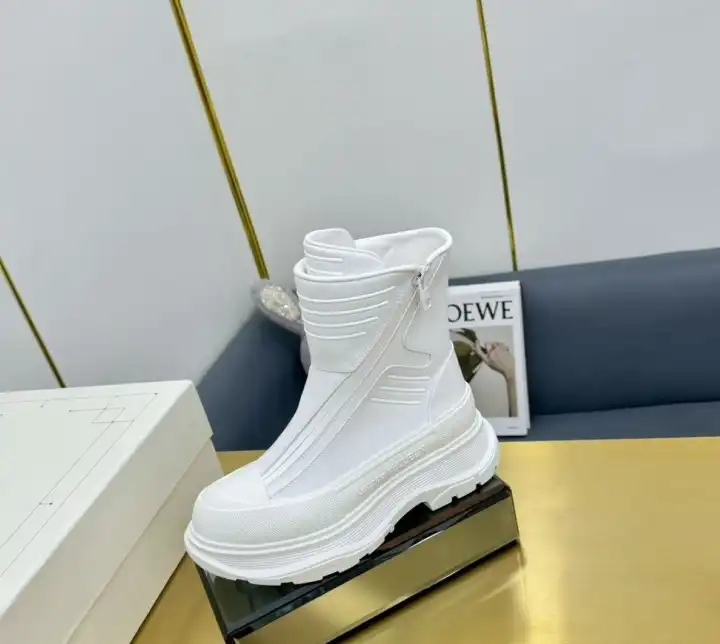 hype McQueen Boots