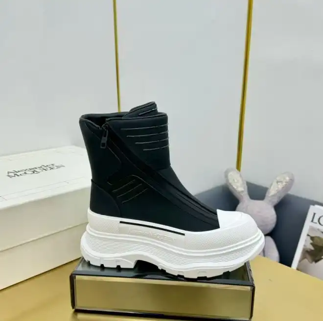 hype McQueen Boots