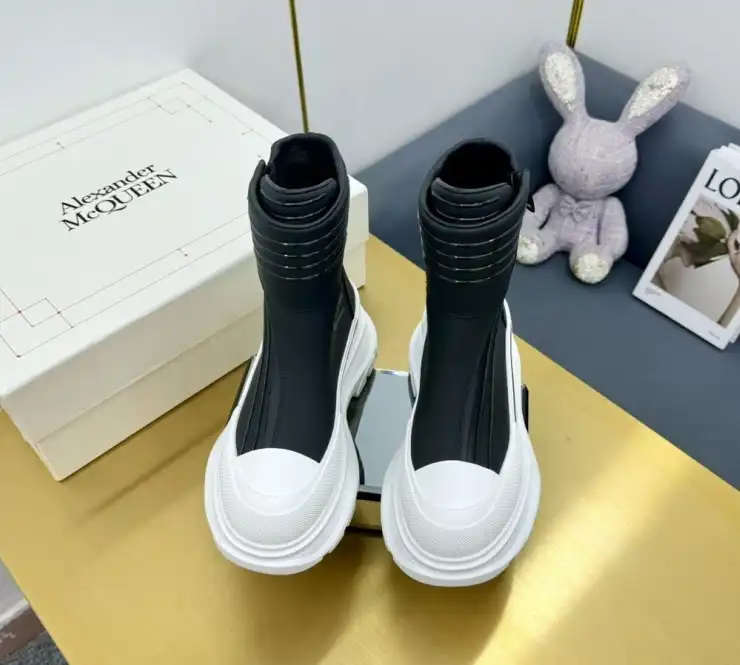 hype McQueen Boots