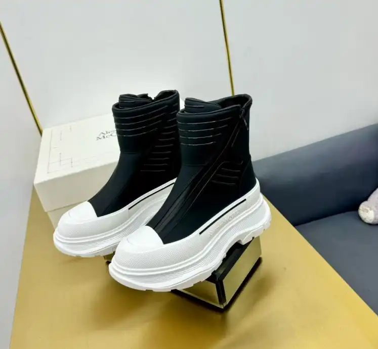 hype McQueen Boots