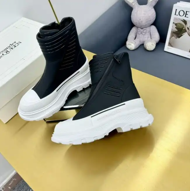 hype McQueen Boots