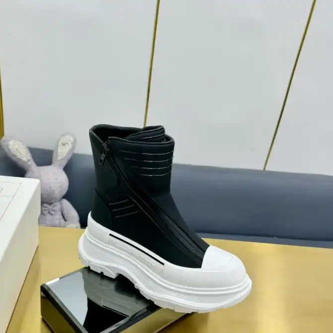 hype McQueen Boots